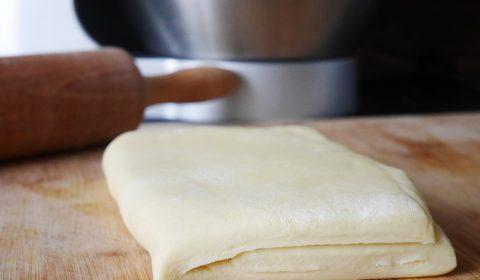 Une recette de pâte feuilletée rapide et simple à réaliser #patefeuilletéerapide #patefeuilleteeexpress #patefeuilleteefacile