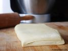 Une recette de pâte feuilletée rapide et simple à réaliser #patefeuilletéerapide #patefeuilleteeexpress #patefeuilleteefacile