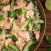 Cette salade de quinoa au saumon, citron vert et menthe régalera les petits et les grands