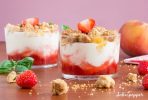 Trifle fraises, fromage blanc et crumble amandes : le dessert facile de l’été !