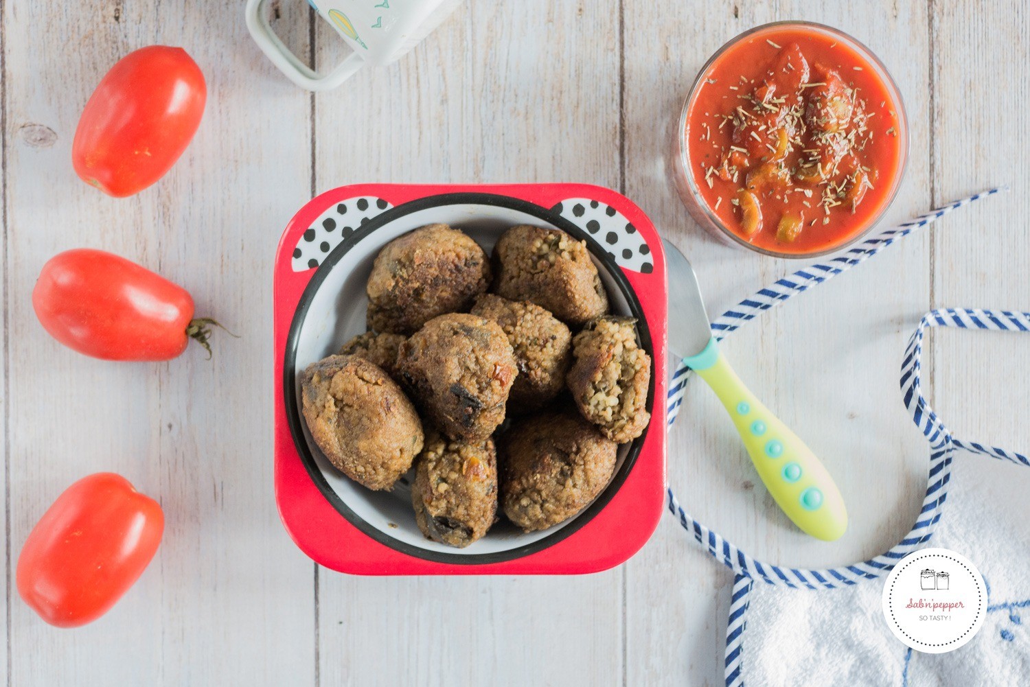 Boulettes d’aubergine à la tomate et aux olives