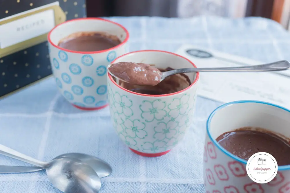 Cette recette facile de crèmes au chocolat ravira petits et grands #recettecrèmeauchocolatfacile #crèmesauchocolat