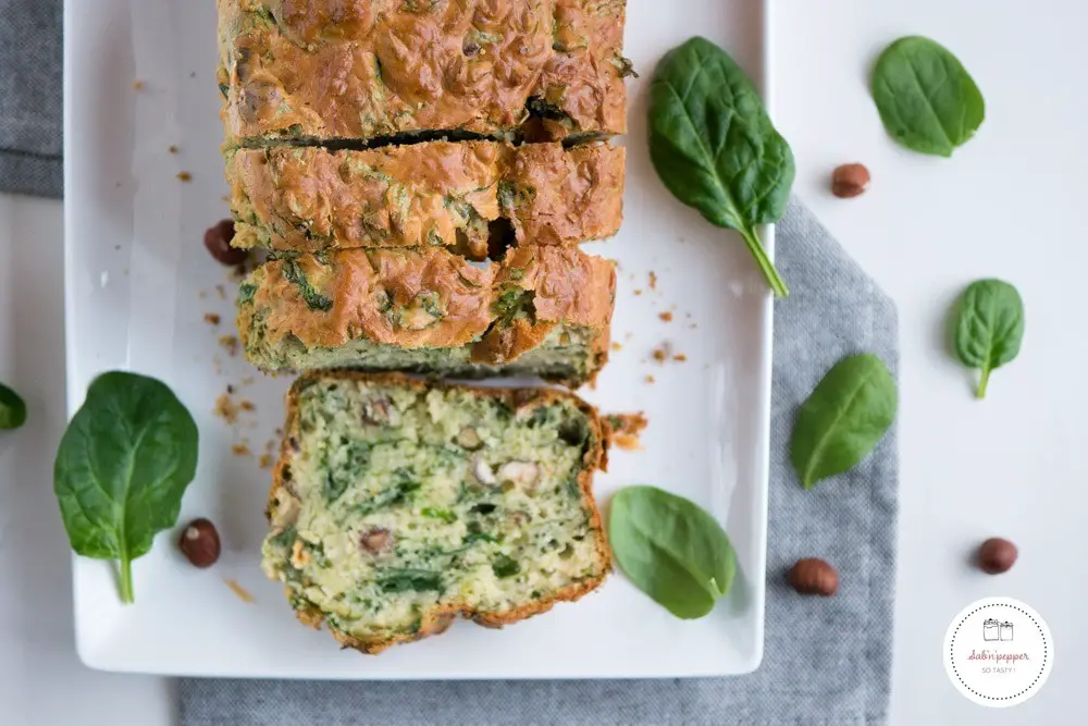 Cake aux épinards noisettes et cantal : idéal pour un pique-nique #cakeépinard #cakesalé #recetteépinards