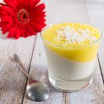 panna cotta à l'agar agar et coulis de mangue: la recette facile #pannacotta #mangue #recetteantillaise