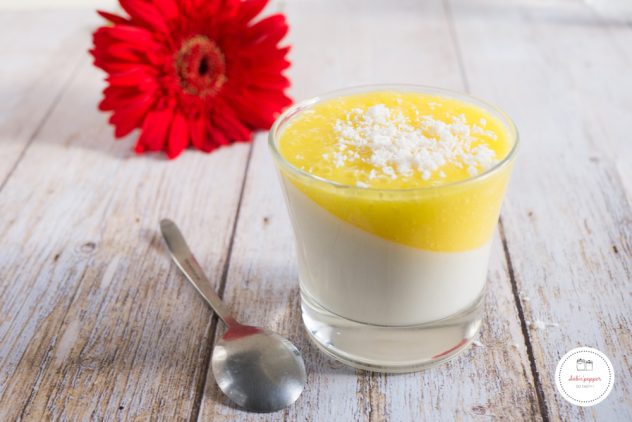 panna cotta à l'agar agar et coulis de mangue: la recette facile #pannacotta #mangue #recetteantillaise