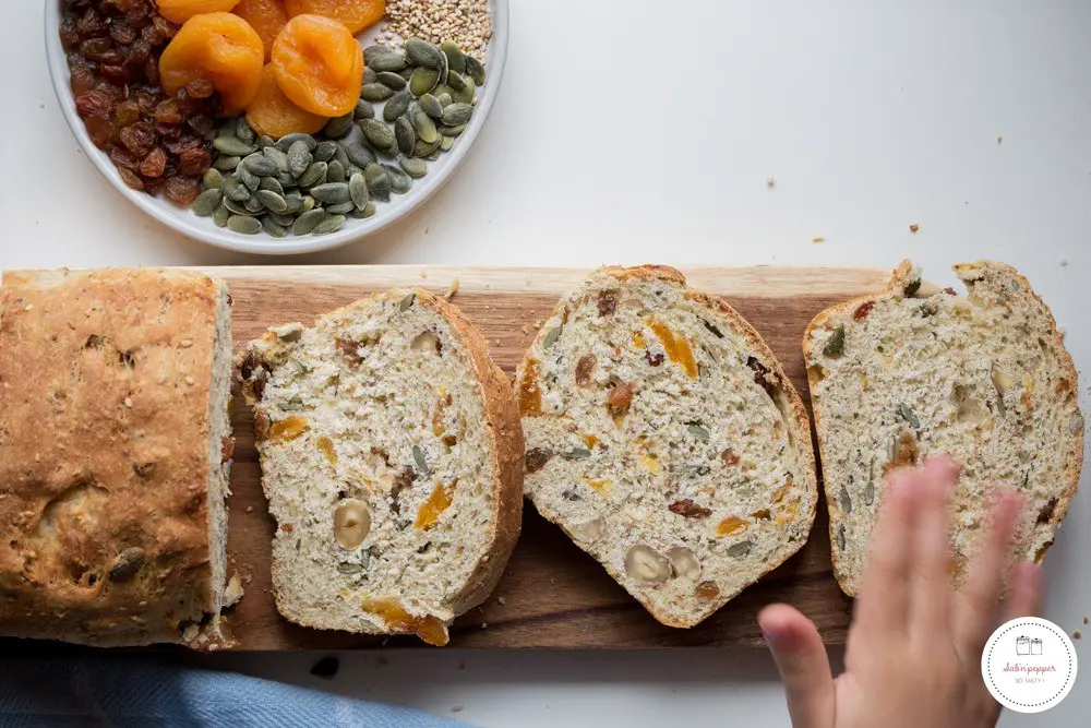 Pain de mie aux fruits secs et aux graines