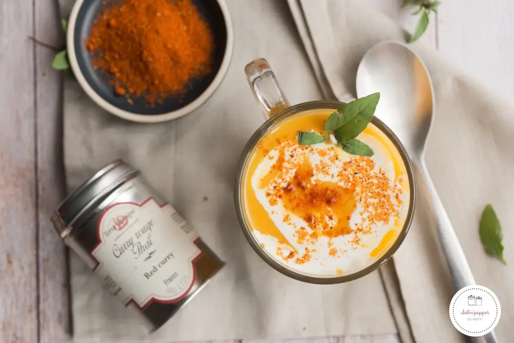 Soupe carotte gingembre au lait de coco et curry rouge