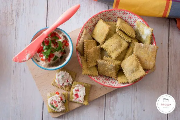 Pour un apéro antillais , rien de mieux que des rillettes de thon à l'antillaise. accompagnée de crackers maison Une recette apéro facile et rapide ensoleillée. #cuisinecréole #cuisineantillaise #recettefacile #apérofacile #apéroantillais