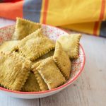 Crackers maison au colombo et aux graines de pavot pou un apéro antillais #crackers #apéro #recetteapéro #antilles