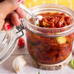 Tomates confites : une recette facile pour manger des tomates toute l'année #recette #antigaspi #zerodéchet