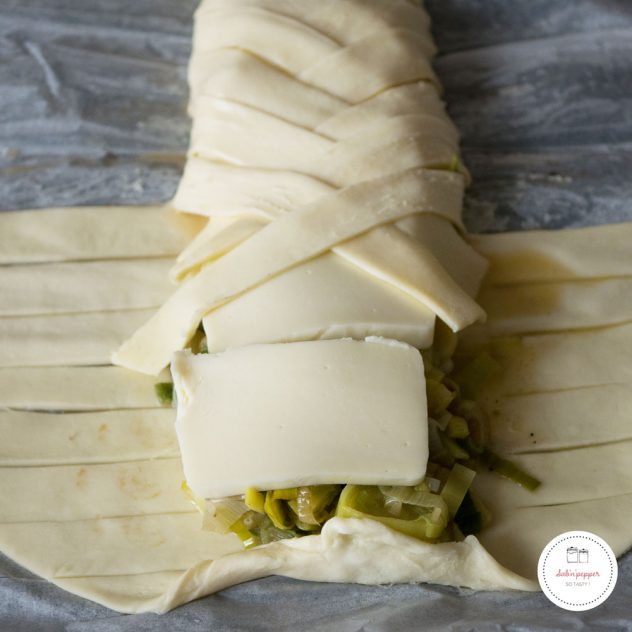 Tresse feuilletée poireaux mozarella #recettefacile #feuilletée #poireaux