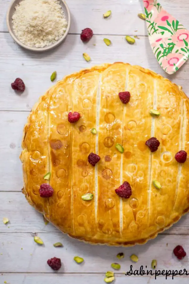 Galette des rois à la pistache et confit de framboise facile #recette #galettedesrois #pistache #framboises