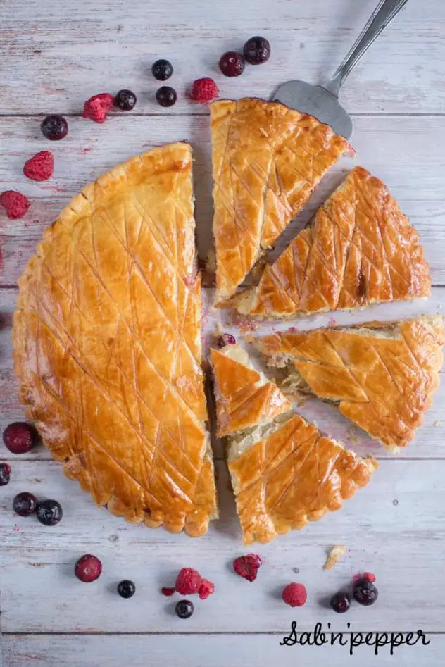 Galette des rois aux fruits rouges : une recette délicieusement acidulée ~#galettedesrois #epiphanie #recettefacile