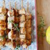 Brochettes poulet citron thym : idéal pour les soirées estivales #poulet #brochettes
