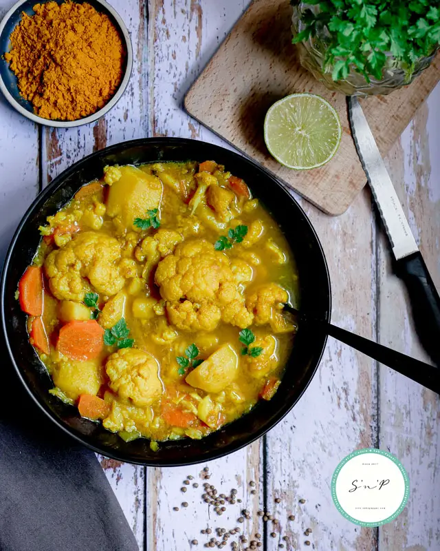 Curry de légumes au curcuma : facile et parfumé
