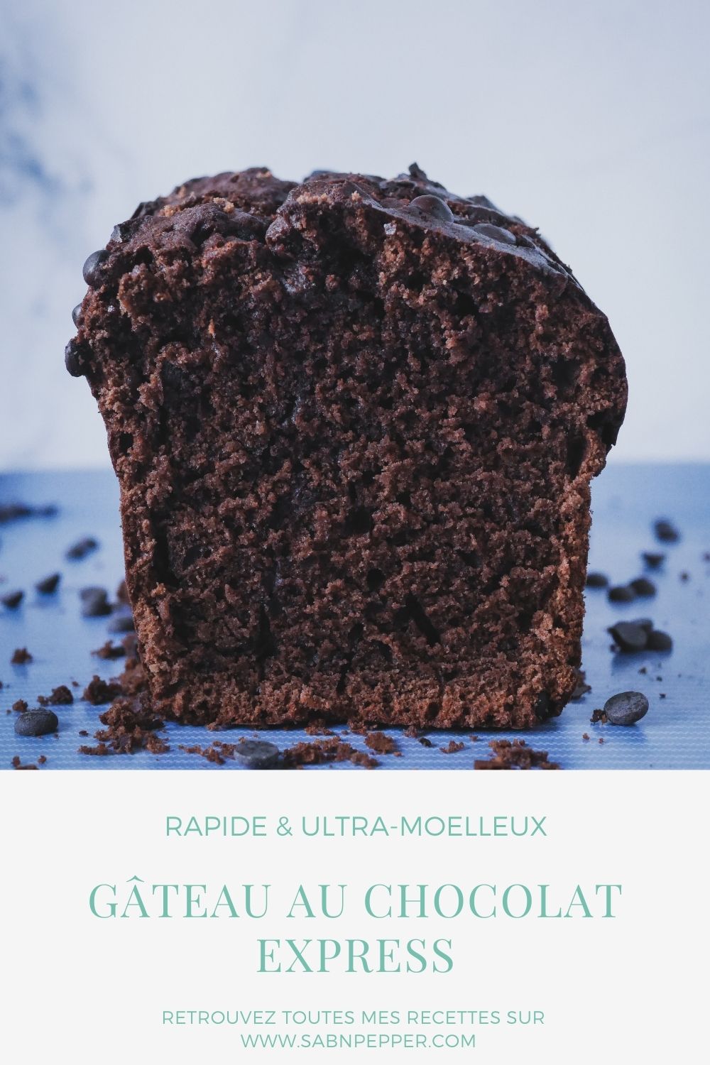Gâteau au chocolat et pépites de chocolat sur une base de gâteau au yaourt #gateau #gateaufacile #gateauauchocolat #chocolatecake