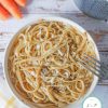 Cette recette de linguine au pesto d'épluchures de carottes est simple et s'inscrit dans une démarche zéro déchet