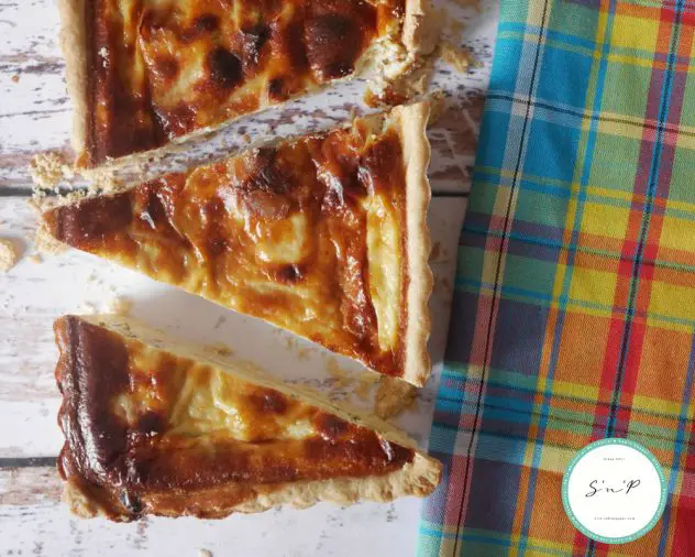 Quiche au poulet à l'antillaise : une recette simple et savoureuse