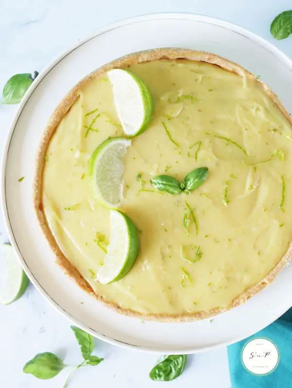 Cette recette de tarte citron vert basilic sera le parfait dessert pour épater vos convives. Une tarte simple et savoureuse comme on les aime