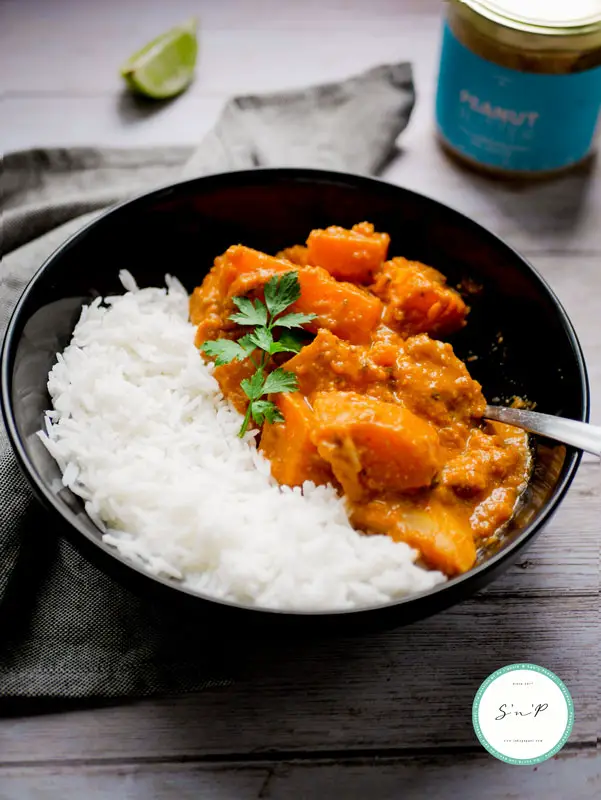 Mafé végétarien : patates douces, carottes et beurre de cacahuète : un régal !